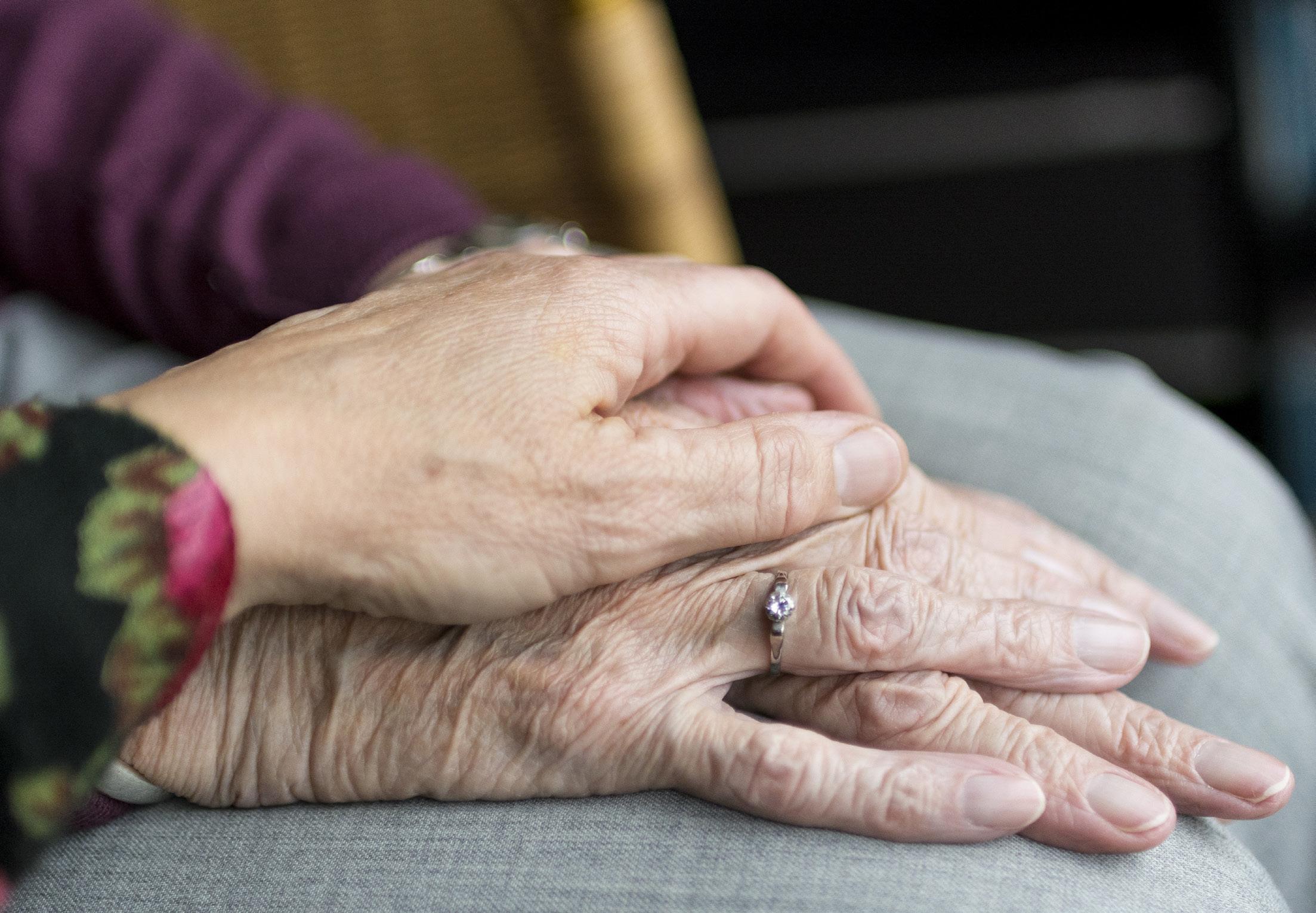 Aînés et seniors : maintenir le lien social !